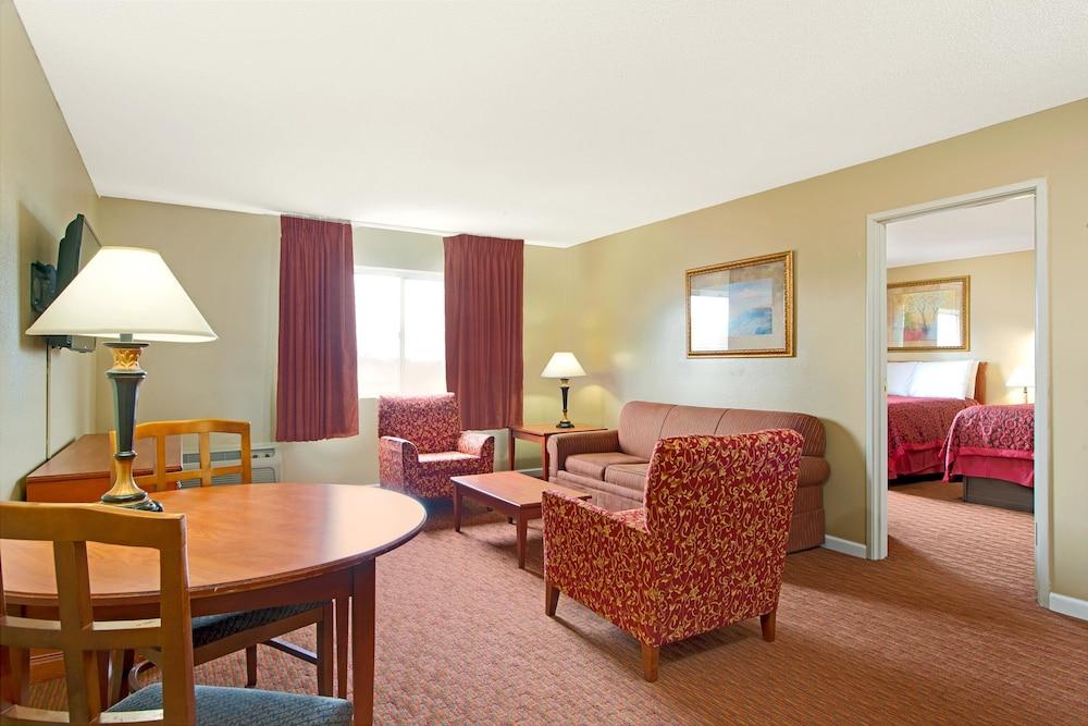 מרלינד הייטס Days Inn By Wyndham St. Louis/Westport Mo מראה חיצוני תמונה